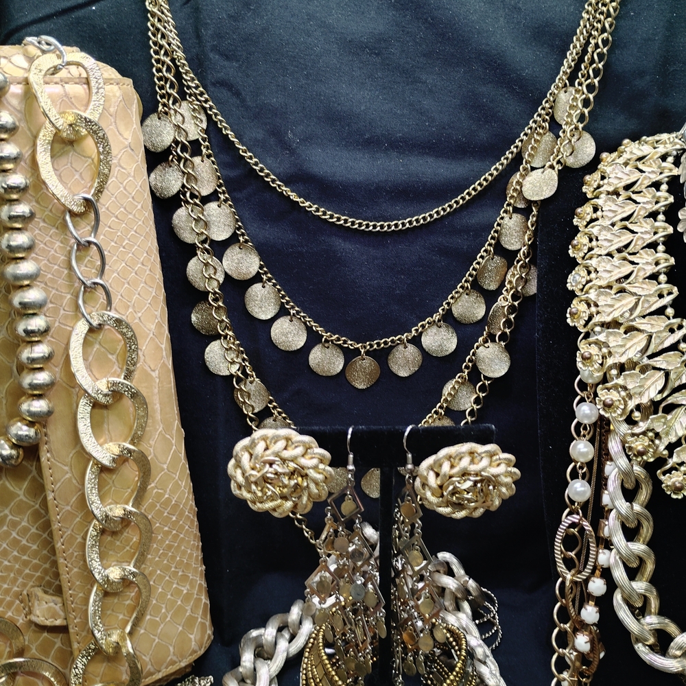 Lot#3 Chic Goldtone Jewelry Collection - Picture 5 of 10